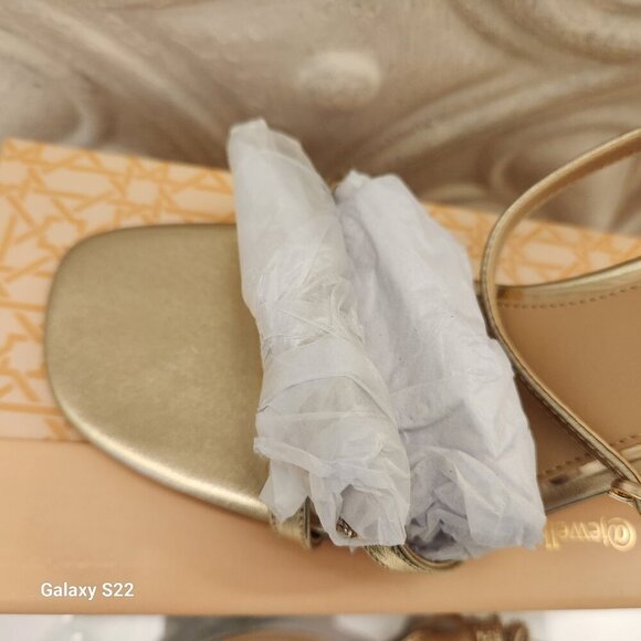 Badgley Mischka Gold Women's Heels - Picture 4 of 14